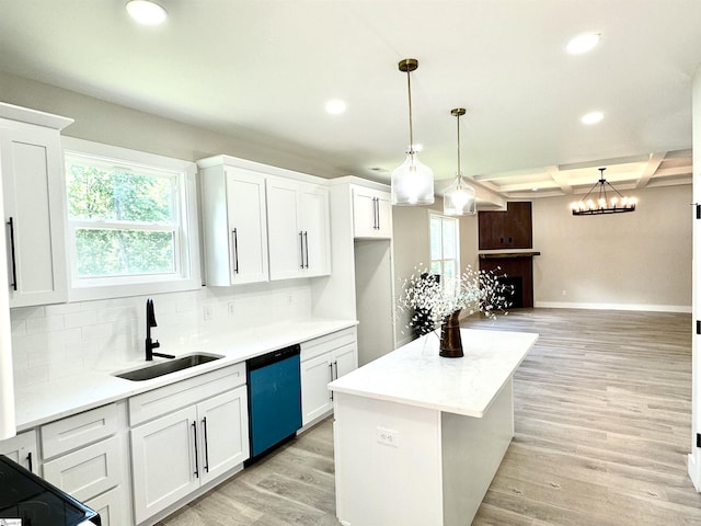 kitchen featuring dishwashing machine, a sink, recessed lighting, tasteful backsplash, and light wood-style flooring