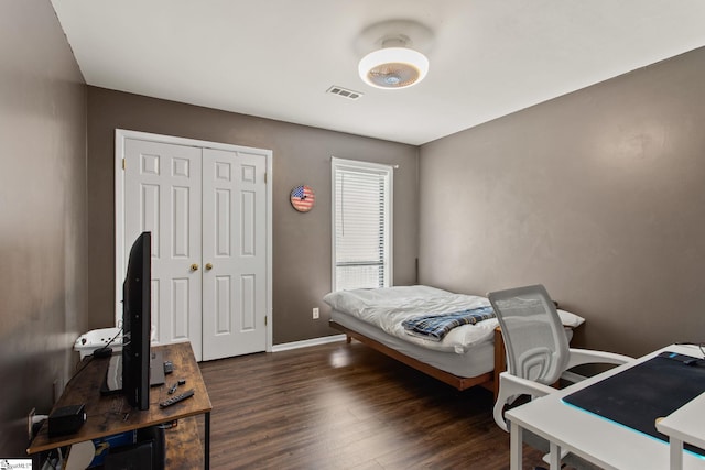 7 Bendingwood Cir, Taylors, SC 29687 - bedroom with wood finished floors, baseboards, and a closet