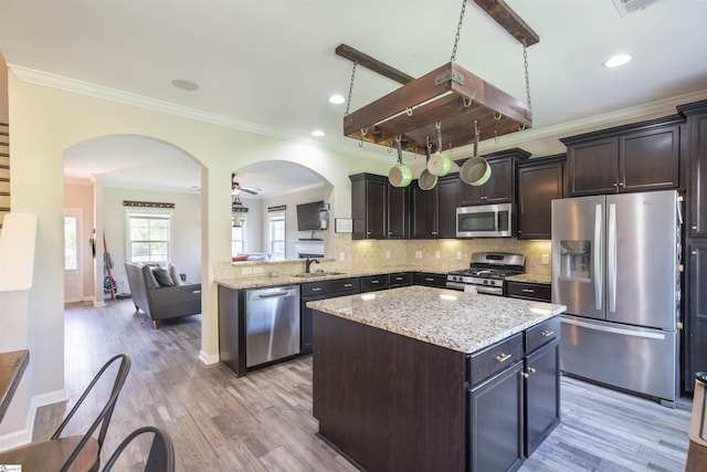 110 Avendell Dr, Easley, SC 29642 - kitchen with stainless steel appliances, a sink, a center island, arched walkways, and tasteful backsplash