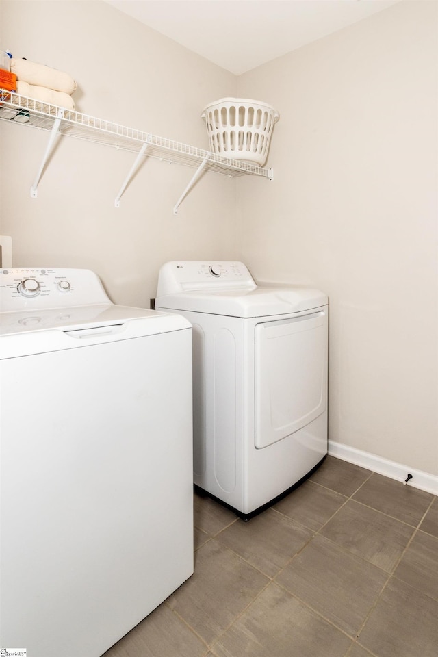 374 Bucklebury Rd, Greer, SC 29651 - laundry room with separate washer and dryer and baseboards