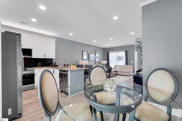 40 Ridgestone Cir, Mauldin, SC 29662 - dining space featuring light wood-type flooring, ornamental molding, and recessed lighting