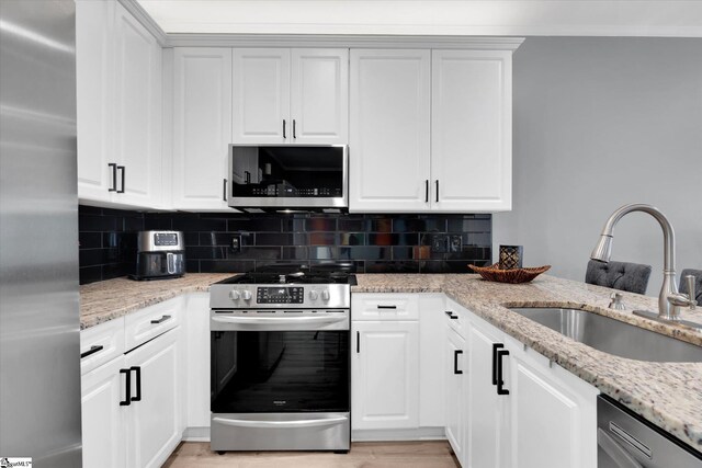 40 Ridgestone Cir, Mauldin, SC 29662 - kitchen featuring stainless steel appliances, a sink, decorative backsplash, and light stone counters