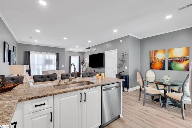 40 Ridgestone Cir, Mauldin, SC 29662 - kitchen with a sink, dishwasher, open floor plan, crown molding, and light wood finished floors
