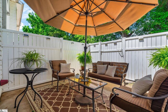40 Ridgestone Cir, Mauldin, SC 29662 - fenced backyard featuring outdoor lounge area and a patio area