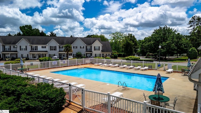 40 Ridgestone Cir, Mauldin, SC 29662 - community pool featuring a patio