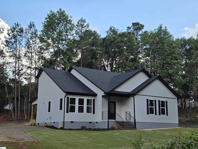 402 Edgewater Dr, Anderson, SC 29626 - modern inspired farmhouse with a front lawn, a shingled roof, and view of scattered trees