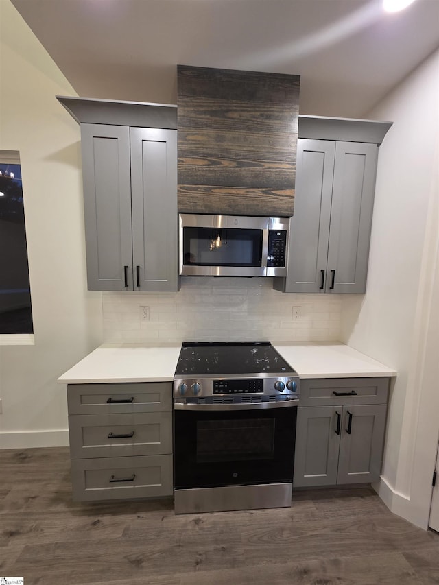402 Edgewater Dr, Anderson, SC 29626 - kitchen featuring appliances with stainless steel finishes, gray cabinets, and baseboards