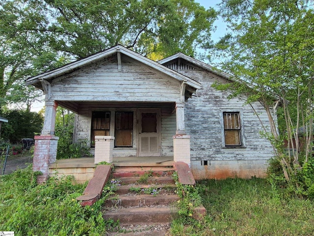 view of front facade featuring covered porch