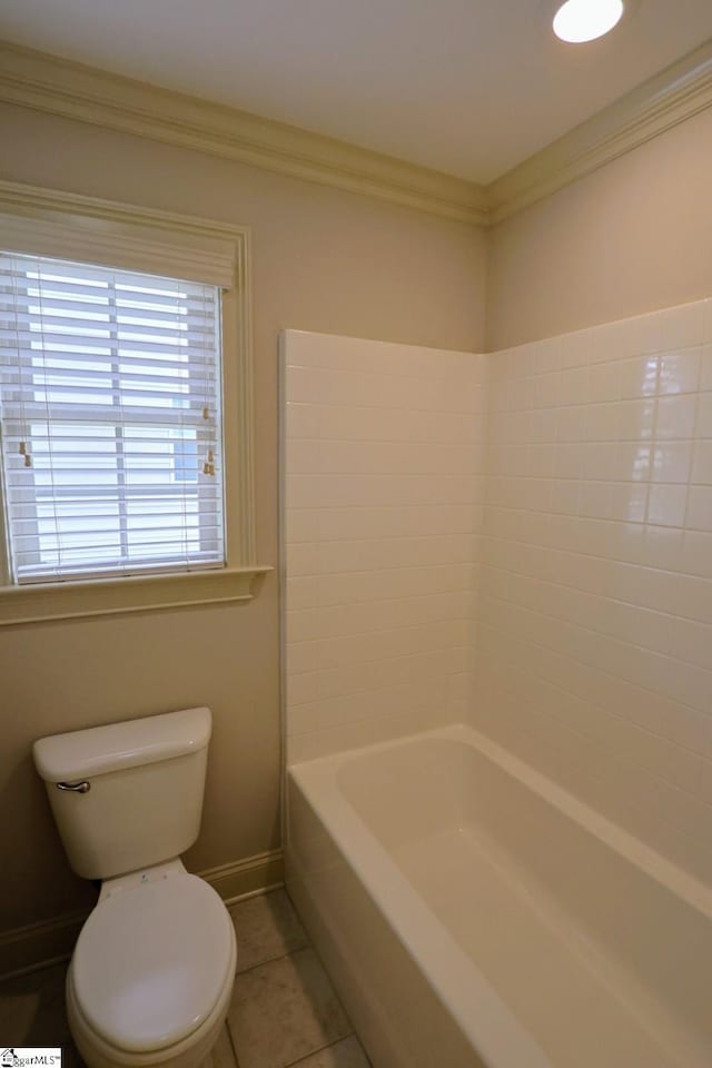 128 Palm Springs Way, Simpsonville, SC 29681 - full bath featuring baseboards, toilet, tile patterned flooring, and crown molding