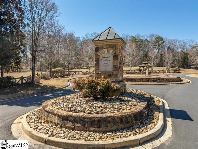 000 Grand Overlook Dr, Seneca, SC 29678 - view of property's community with view of wooded area