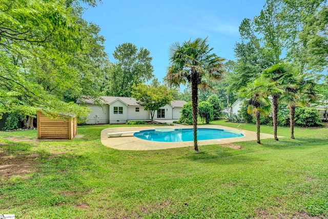 167 Lake Bowen Dr, Inman, SC 29349 - outdoor pool with a diving board and a yard