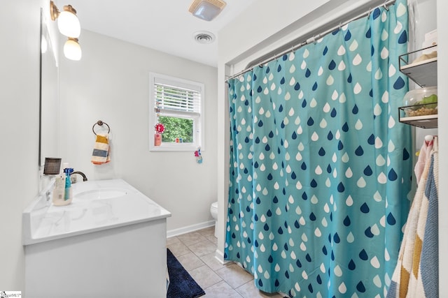 700 Old Green Pond Rd, Anderson, SC 29625 - full bathroom featuring toilet, tile patterned floors, vanity, baseboards, and curtained shower