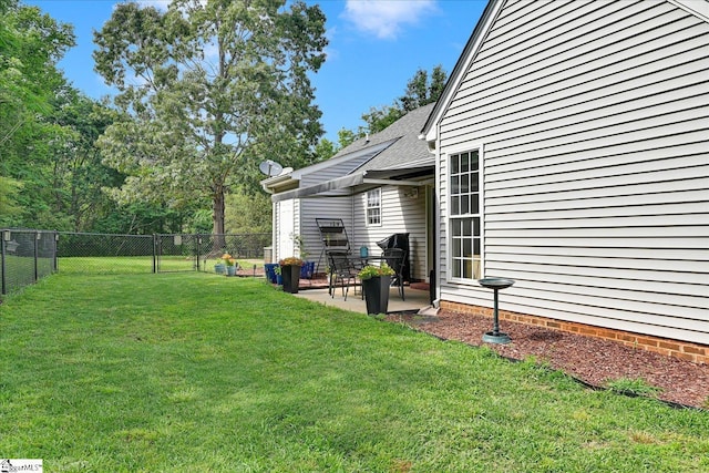 205 Willow Leaf Dr, Seneca, SC 29672 - view of yard with a patio area