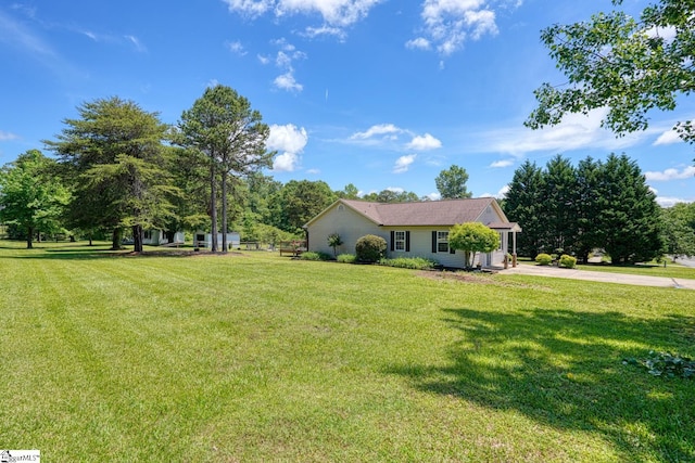 103 Cheyenne Ridge Rd, Campobello, SC 29322 - view of front of home featuring a front yard and concrete driveway