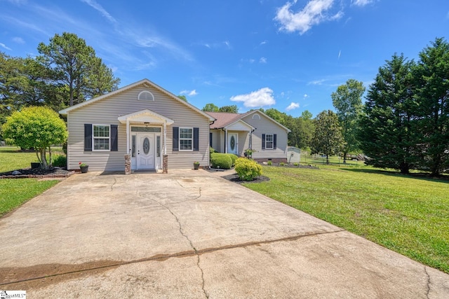 103 Cheyenne Ridge Rd, Campobello, SC 29322 - view of front of house featuring a front lawn and driveway