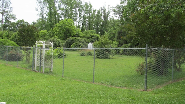 320 N Adair St, Clinton, SC 29325 - view of yard