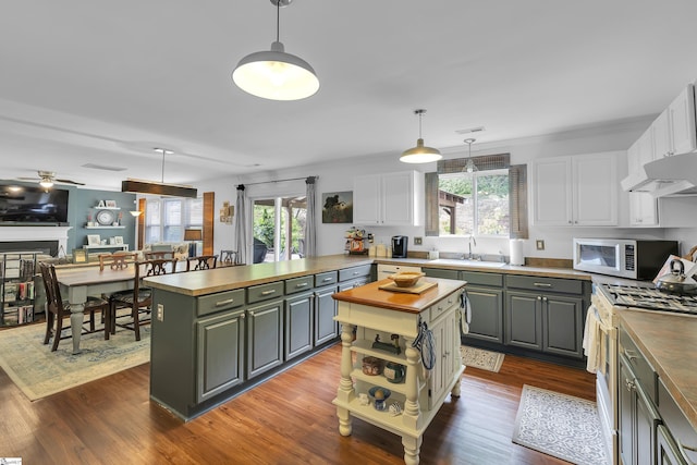 157 Stonewood Crossing Dr, Boiling Springs, SC 29316 - kitchen featuring butcher block countertops, a sink, white range with gas cooktop, a kitchen island, and white cabinetry
