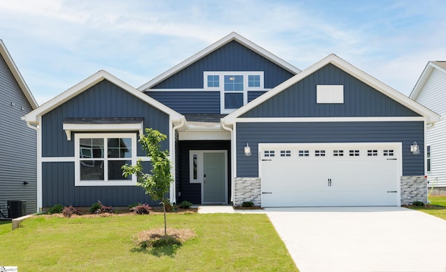 207 Fenner Pl, Greenville, SC 29607 - craftsman-style house featuring an attached garage, a front lawn, and driveway