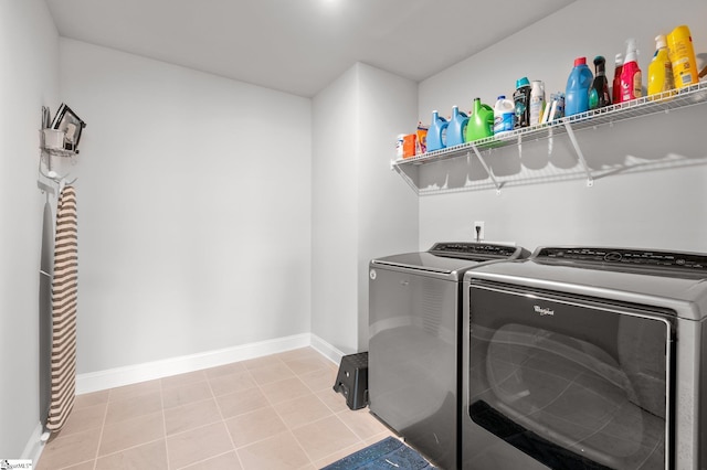907 Whitemarsh Ave, Simpsonville, SC 29680 - laundry room featuring washer and clothes dryer and baseboards