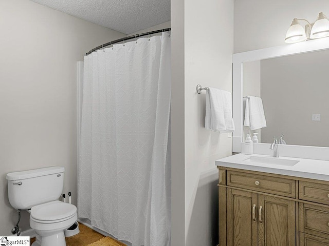 full bath with toilet, a textured ceiling, vanity, and a shower with shower curtain