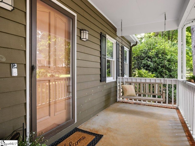 entrance to property featuring covered porch