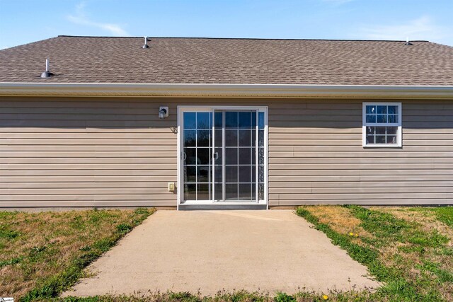 640 Slippery Moss Dr, Spartanburg, SC 29303 - back of property with roof with shingles and a patio area