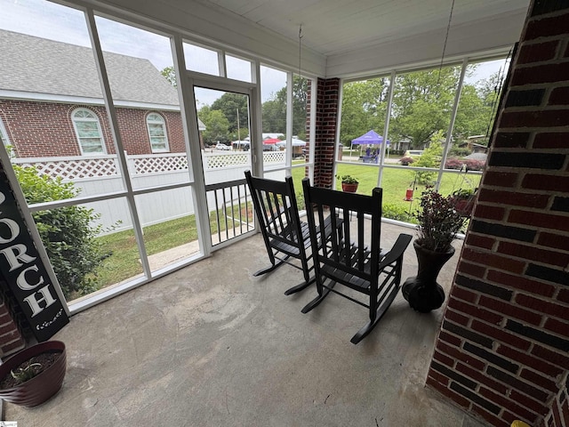 422 E Savannah St, Calhoun Falls, SC 29628 - view of sunroom