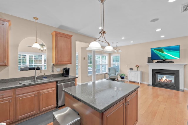 508 Inner Banks Rd, Boiling Springs, SC 29316 - kitchen with a sink, stainless steel dishwasher, healthy amount of natural light, a kitchen island, and recessed lighting