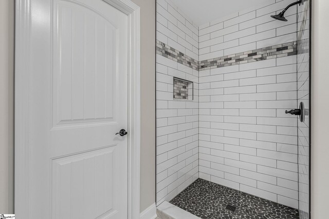 9 Amber Oaks Dr, Greer, SC 29651 - full bathroom featuring a shower stall