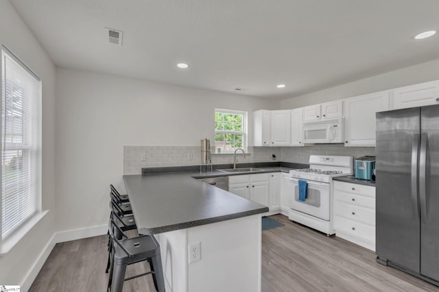 205 Glastonbury Dr, Greer, SC 29651 - kitchen with stainless steel appliances, a sink, dark countertops, a peninsula, and recessed lighting