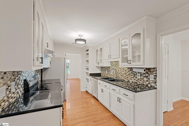 113 Roberts Farm Rd, Simpsonville, SC 29681 - kitchen with a sink, dark countertops, dishwasher, white cabinetry, and light wood finished floors