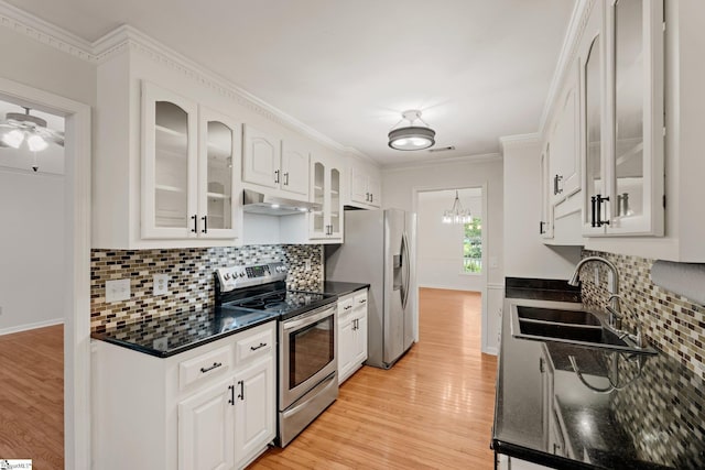 113 Roberts Farm Rd, Simpsonville, SC 29681 - kitchen with appliances with stainless steel finishes, a sink, dark countertops, light wood-style floors, and ornamental molding