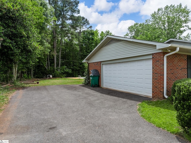 221 N Hill Dr, Boiling Springs, SC 29316 - garage featuring driveway