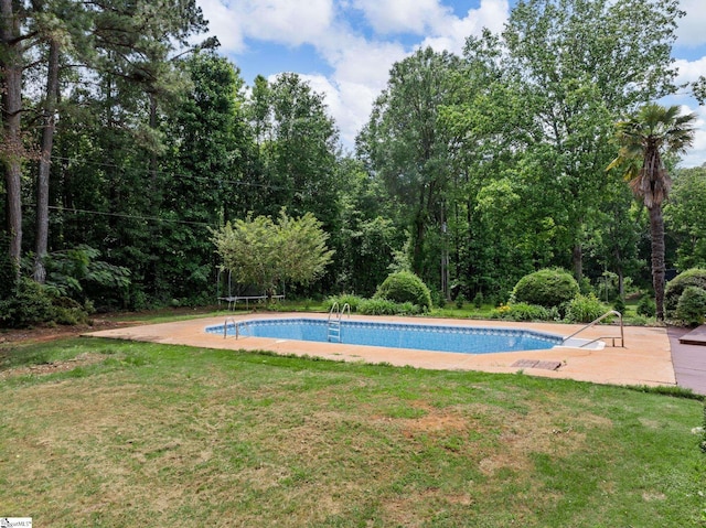 221 N Hill Dr, Boiling Springs, SC 29316 - swimming pool with a yard