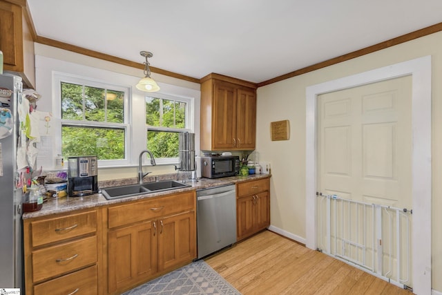 600 Gulliver St, Fountain Inn, SC 29644 - kitchen with stainless steel appliances, a sink, light wood-style flooring, brown cabinets, and hanging light fixtures