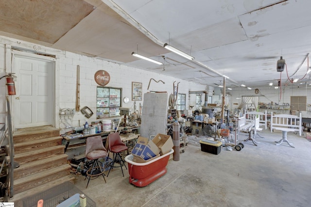 600 Gulliver St, Fountain Inn, SC 29644 - garage with a workshop area