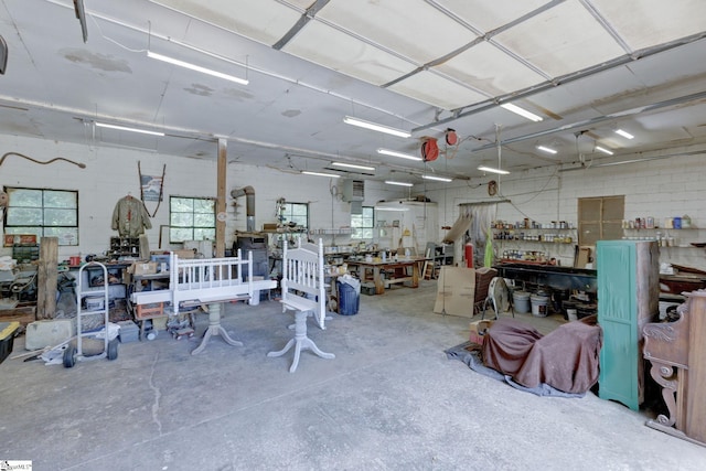 600 Gulliver St, Fountain Inn, SC 29644 - garage with a workshop area