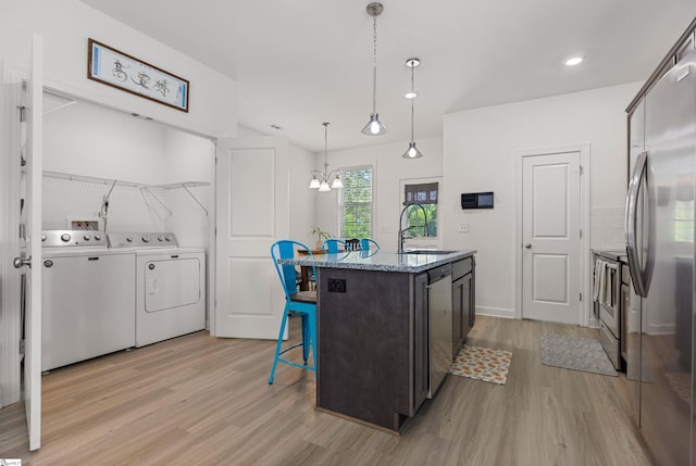 508 W D Ave, Easley, SC 29640 - kitchen with a sink, independent washer and dryer, light wood-type flooring, a kitchen bar, and an island with sink