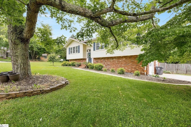 4600 Coach Hill Dr, Greenville, SC 29615 - split foyer home featuring brick siding and driveway