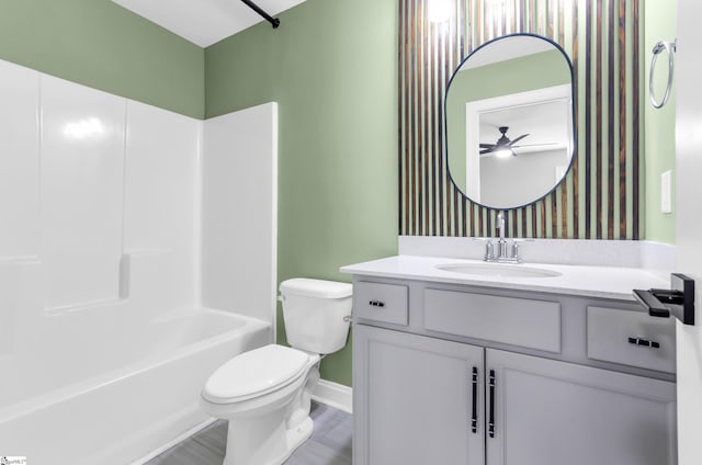 226 Deerview Trl, Simpsonville, SC 29680 - full bathroom featuring wallpapered walls, toilet, vanity, shower / bath combination, and baseboards