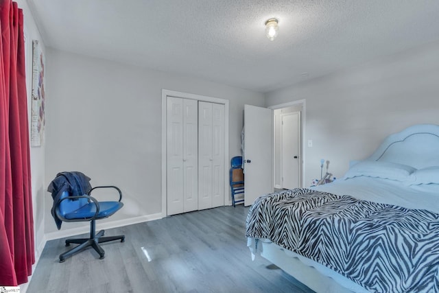 273 Cedar Springs Rd, Spartanburg, SC 29302 - bedroom featuring wood finished floors, a closet, a textured ceiling, and baseboards