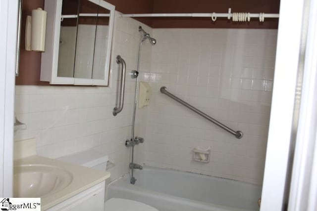 208 Skyland Dr, Clinton, SC 29325 - bathroom with toilet, vanity, and shower / bath combination