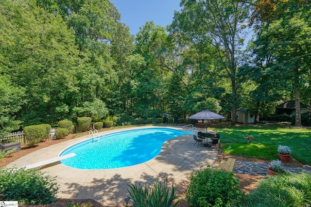 201 Woodridge Dr, Spartanburg, SC 29301 - outdoor pool featuring a diving board, a patio area, and an outbuilding