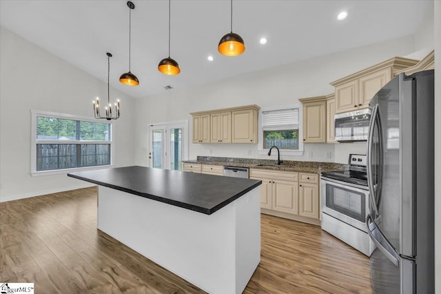 624 Renita Dr, Boiling Springs, SC 29316 - kitchen with stainless steel appliances, cream cabinets, a sink, dark countertops, and vaulted ceiling
