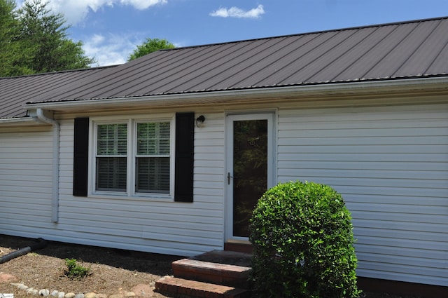105 S Oakleaf Dr, Landrum, SC 29356 - entrance to property featuring metal roof