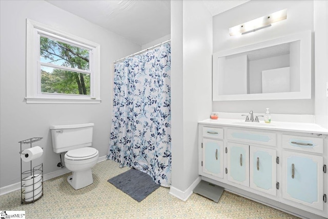 116 Kennedy St, Easley, SC 29642 - full bath featuring toilet, vanity, baseboards, and curtained shower