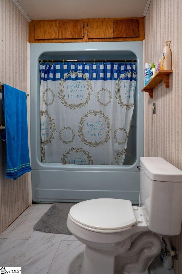 345 P Cromer Rd, Abbeville, SC 29620 - full bath featuring wallpapered walls, toilet, shower / tub combo with curtain, and marble look tiles