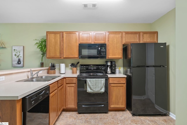 9 Hollow Tree Way, Greenville, SC 29605 - kitchen featuring black appliances, a sink, a peninsula, and light countertops