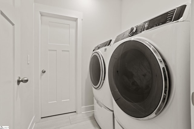 117 Hazelcroft Dr, Fountain Inn, SC 29644 - laundry room featuring washer and clothes dryer, baseboards, and light tile patterned flooring