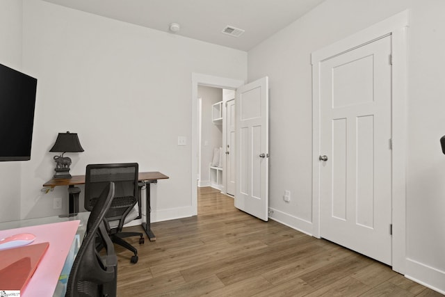 117 Hazelcroft Dr, Fountain Inn, SC 29644 - office space with light wood-style floors and baseboards